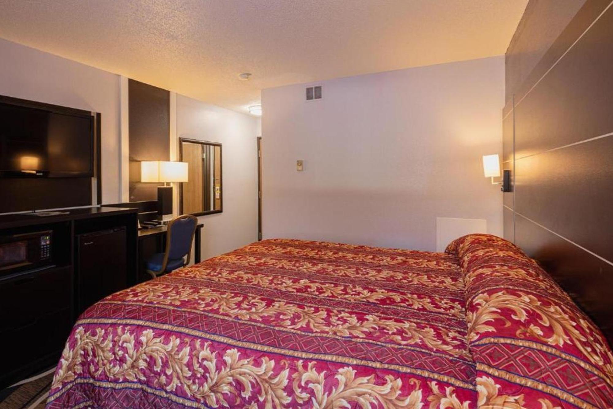 Coratel Inn & Suites By Jasper Hastings Exterior photo
