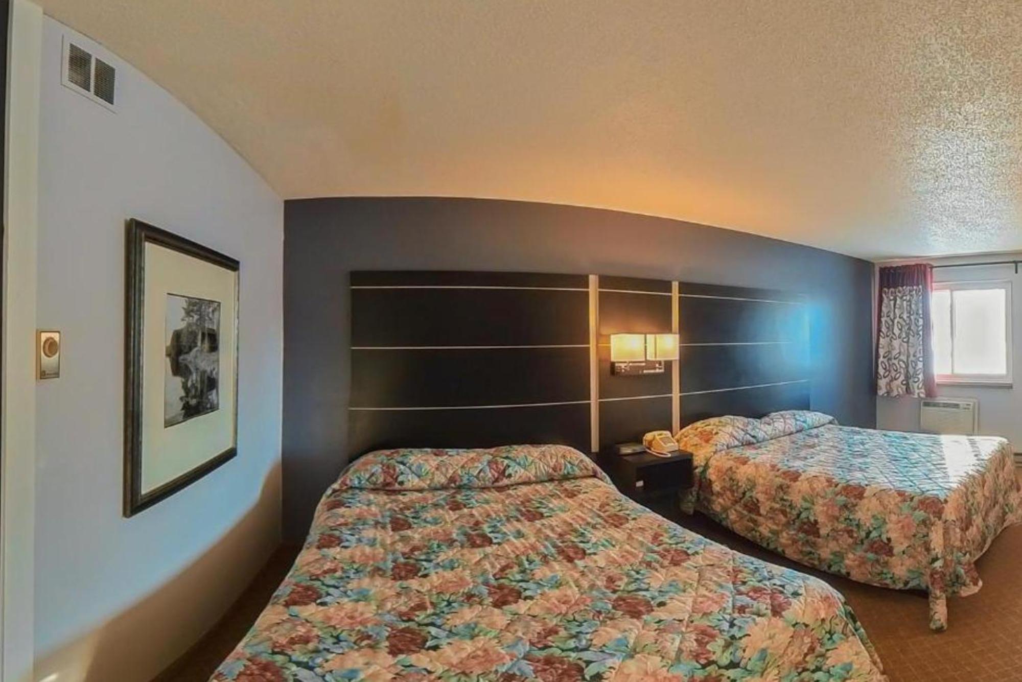 Coratel Inn & Suites By Jasper Hastings Exterior photo